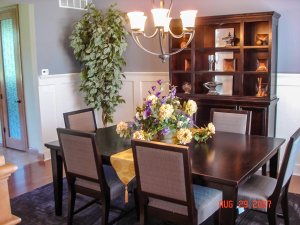 Dining room with bookcase